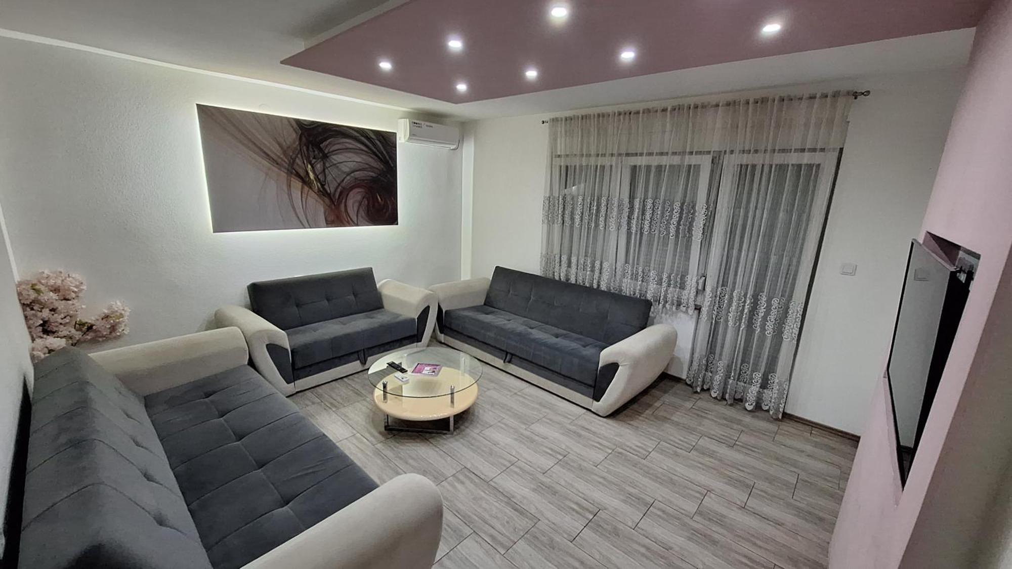 Kaca Apartmani 1 بانيا لوكا المظهر الخارجي الصورة