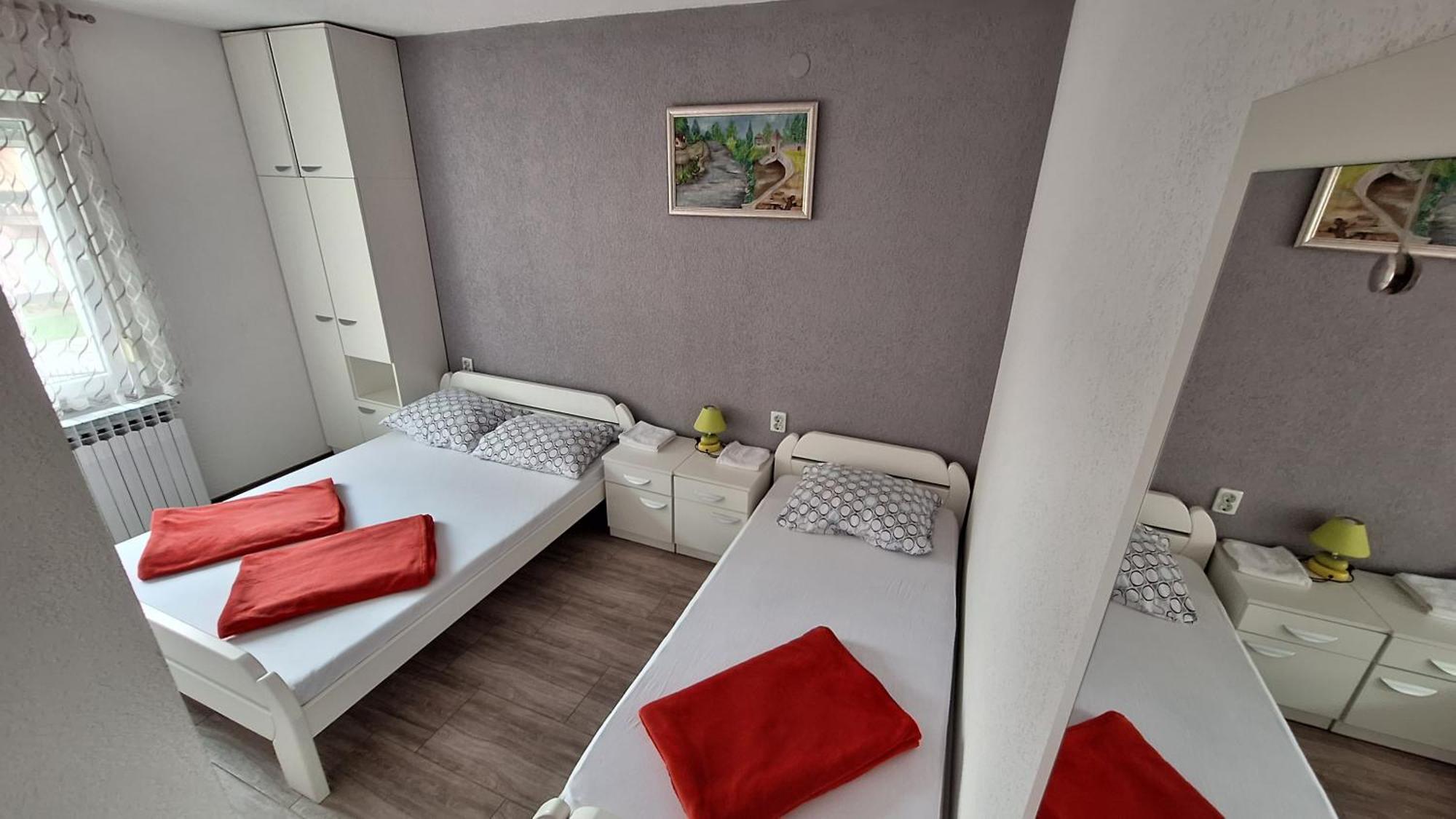 Kaca Apartmani 1 بانيا لوكا المظهر الخارجي الصورة
