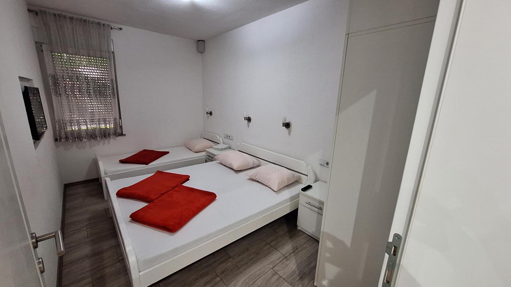 Kaca Apartmani 1 بانيا لوكا المظهر الخارجي الصورة
