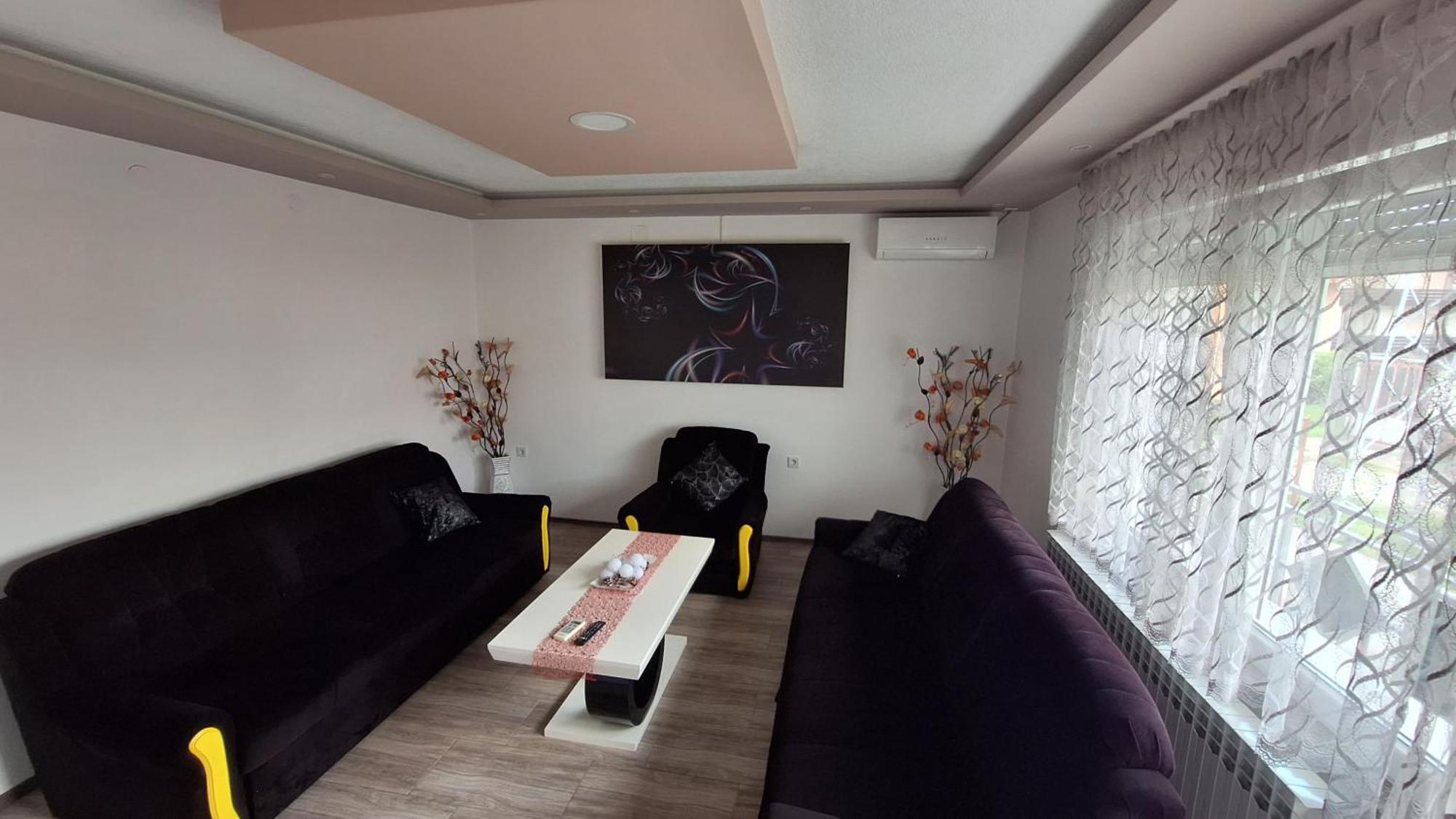 Kaca Apartmani 1 بانيا لوكا المظهر الخارجي الصورة