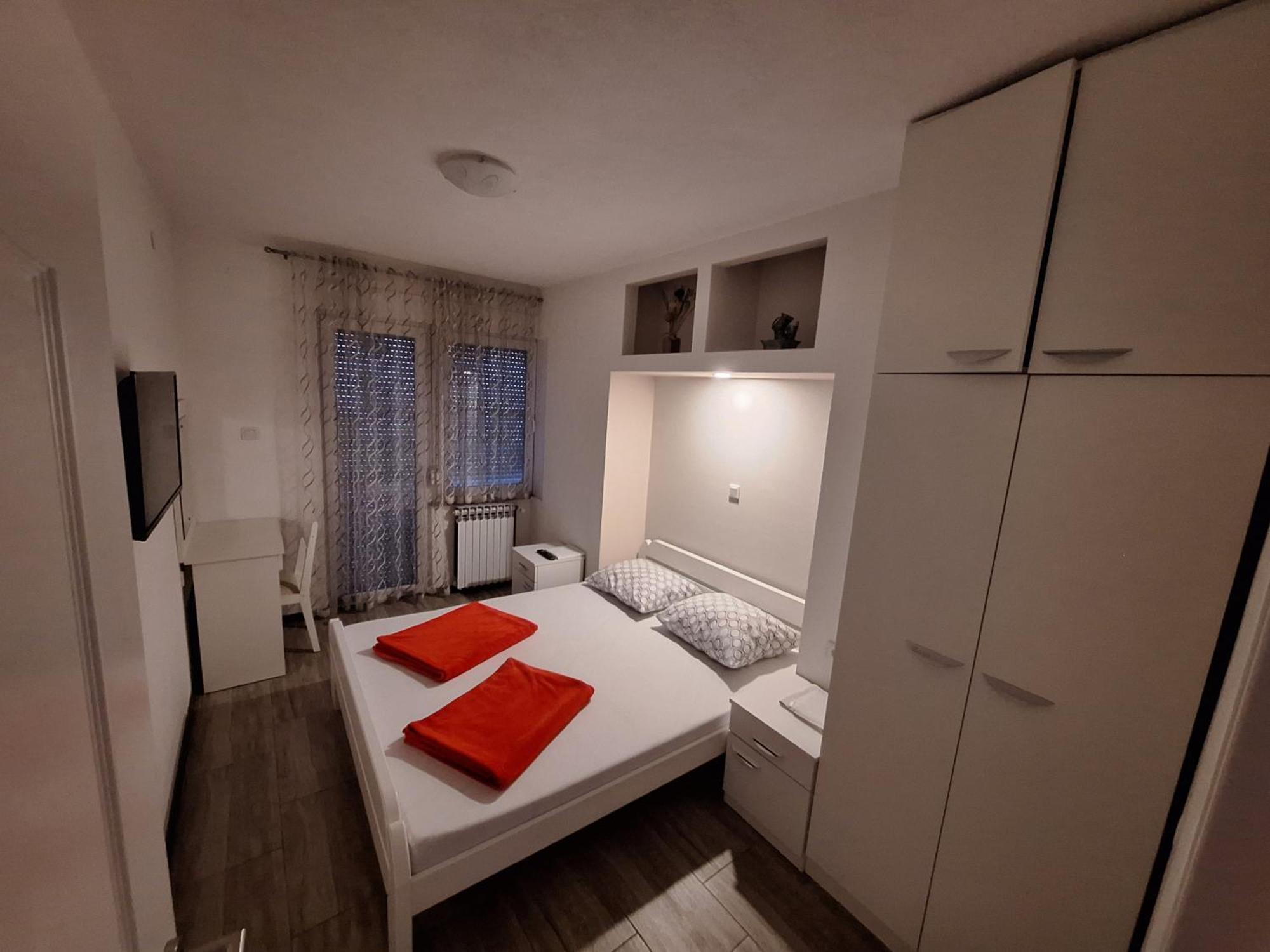 Kaca Apartmani 1 بانيا لوكا المظهر الخارجي الصورة