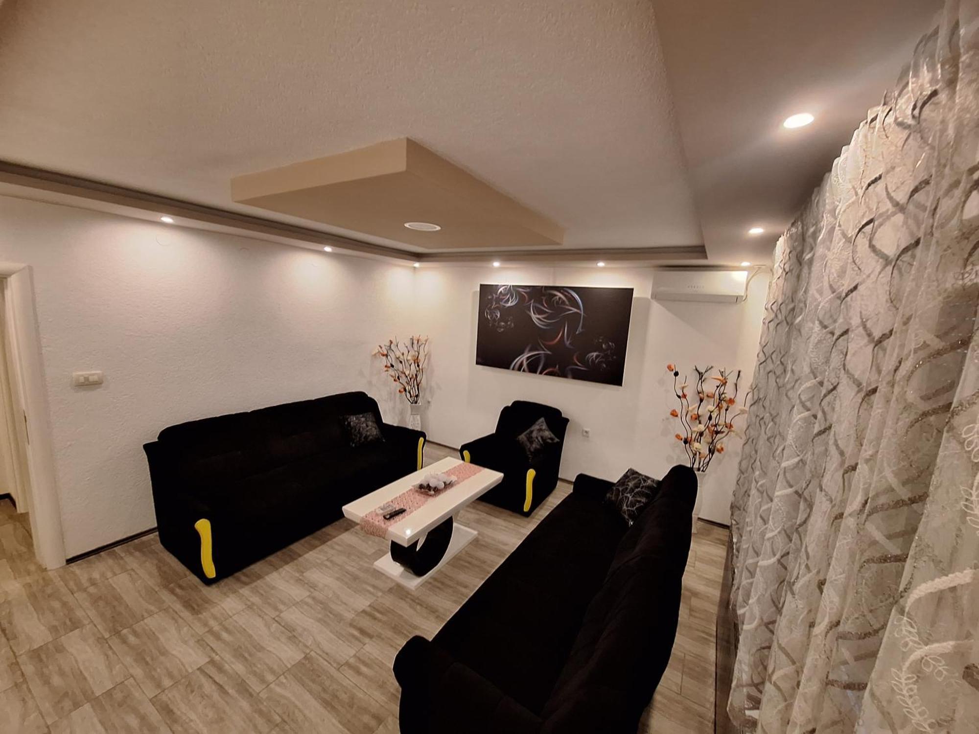 Kaca Apartmani 1 بانيا لوكا المظهر الخارجي الصورة