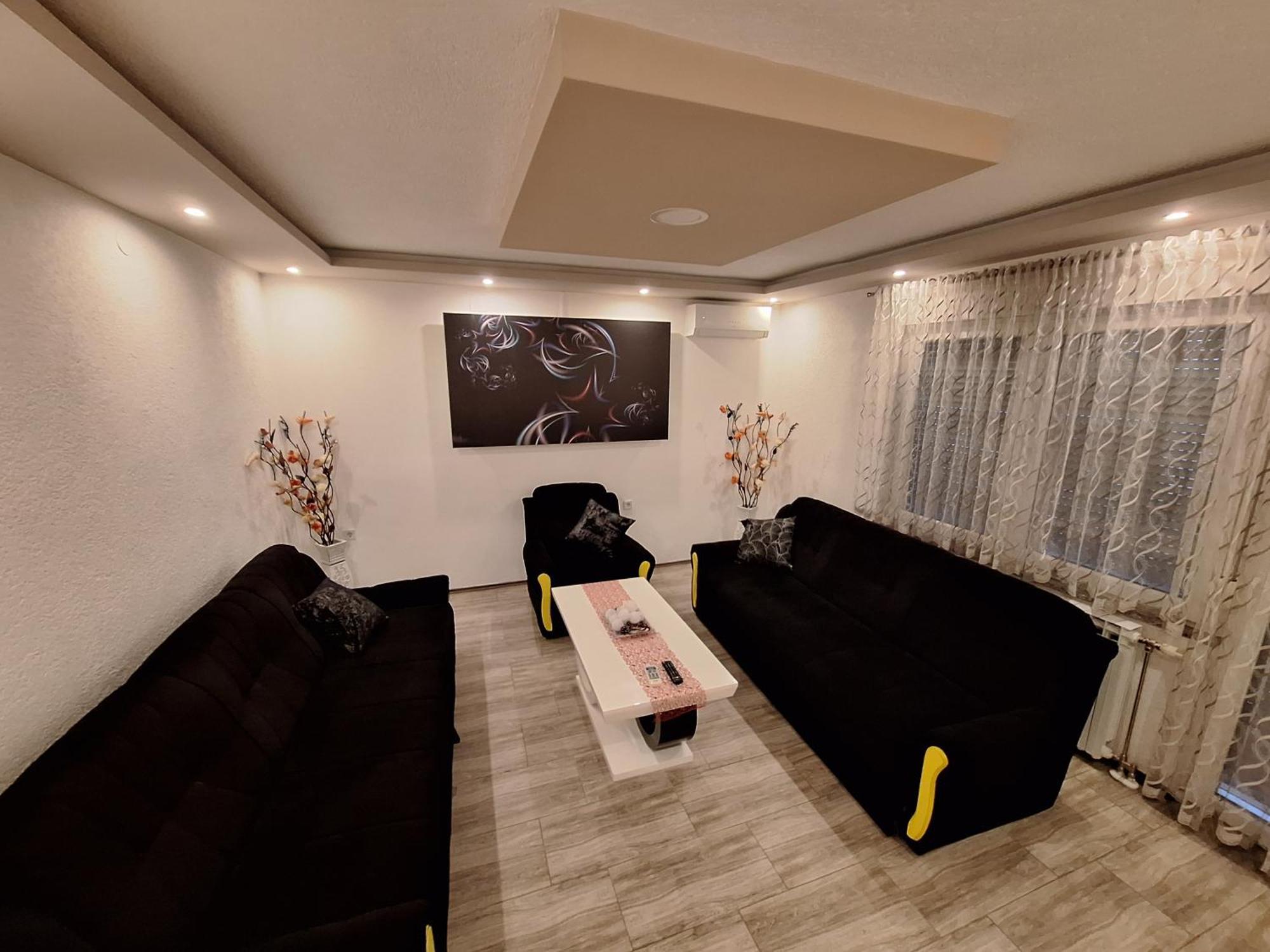 Kaca Apartmani 1 بانيا لوكا المظهر الخارجي الصورة
