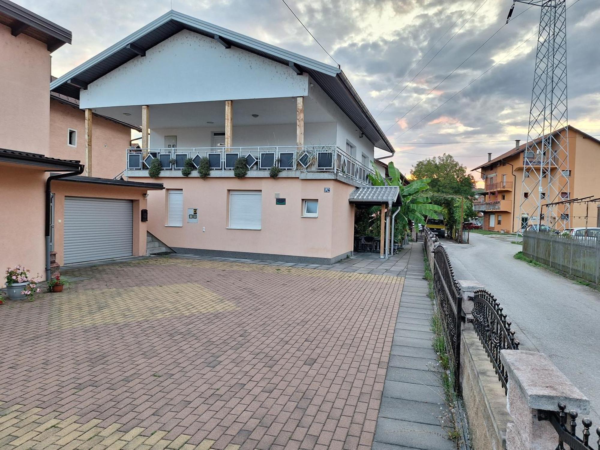 Kaca Apartmani 1 بانيا لوكا المظهر الخارجي الصورة