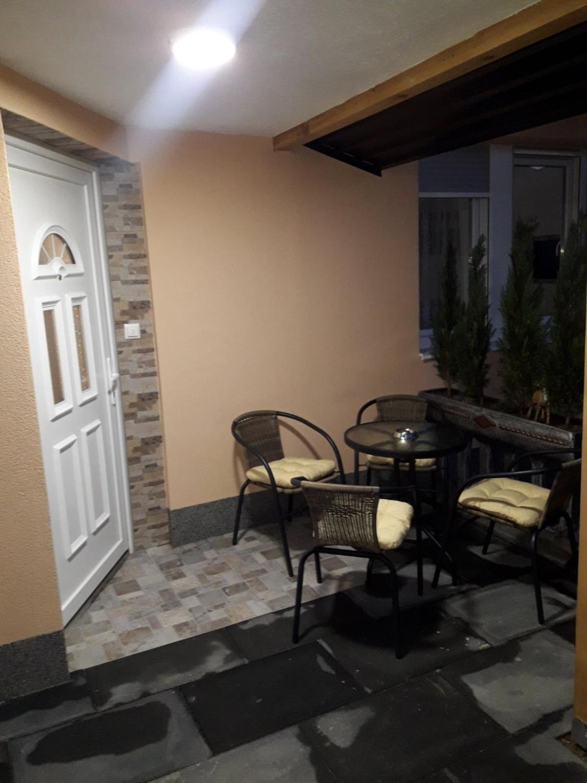 Kaca Apartmani 1 بانيا لوكا المظهر الخارجي الصورة