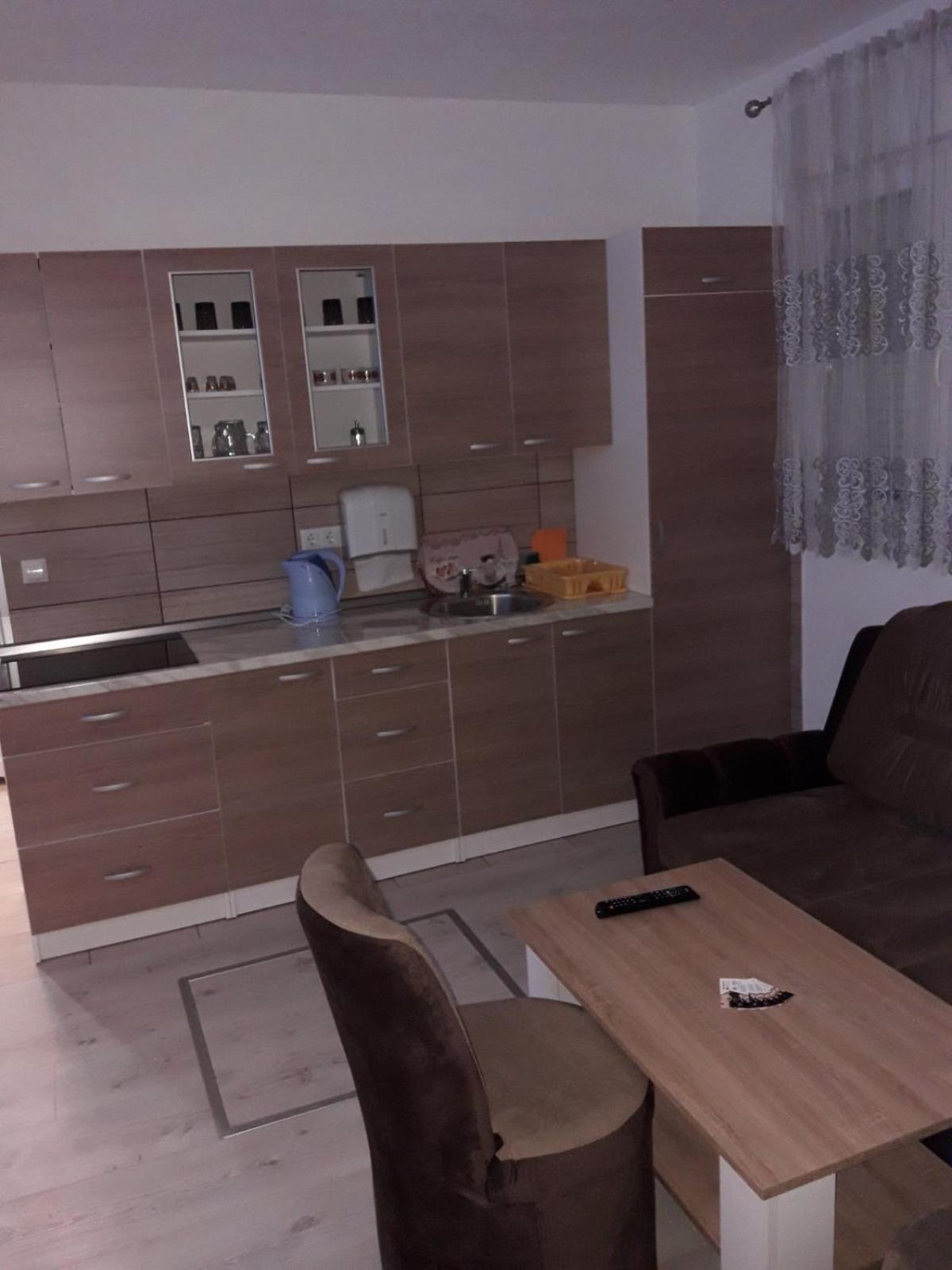 Kaca Apartmani 1 بانيا لوكا المظهر الخارجي الصورة