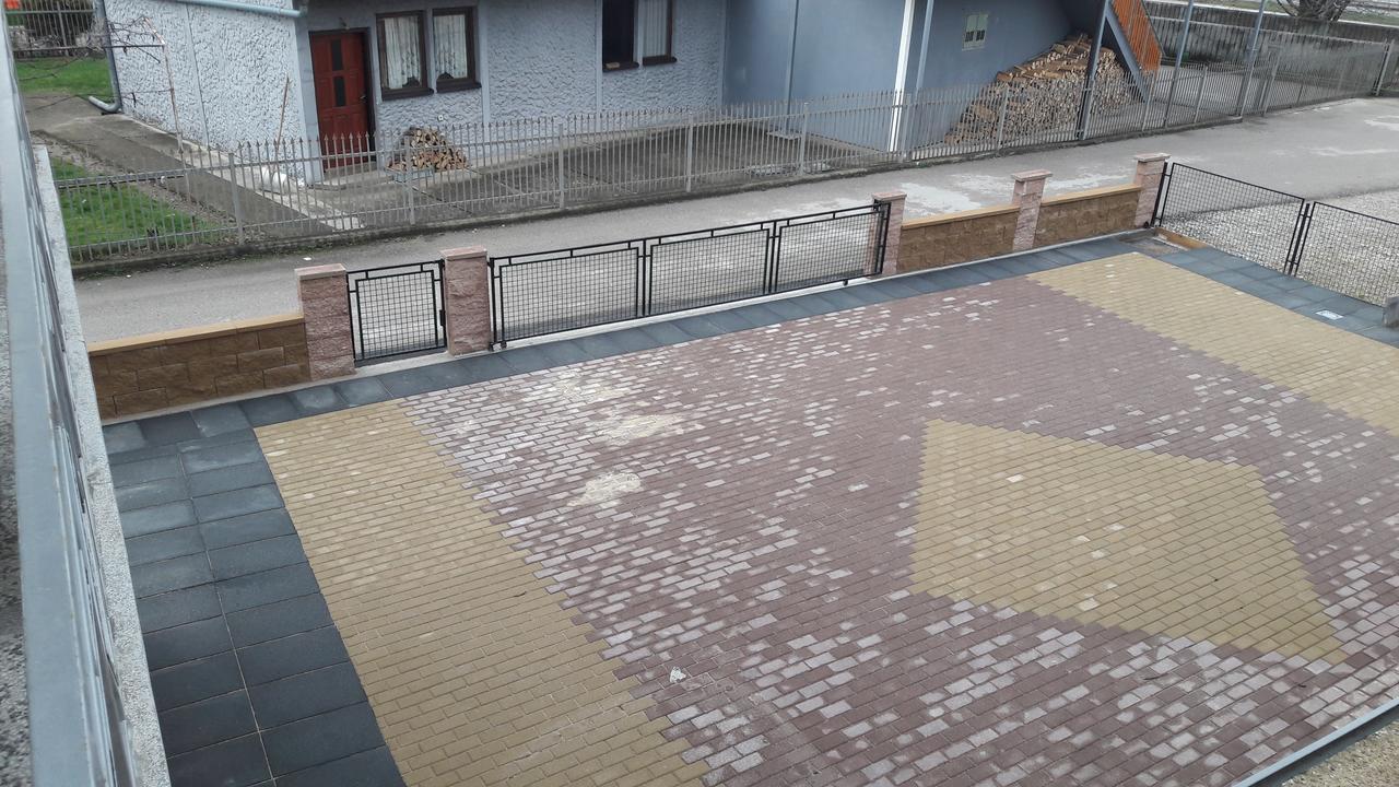 Kaca Apartmani 1 بانيا لوكا المظهر الخارجي الصورة