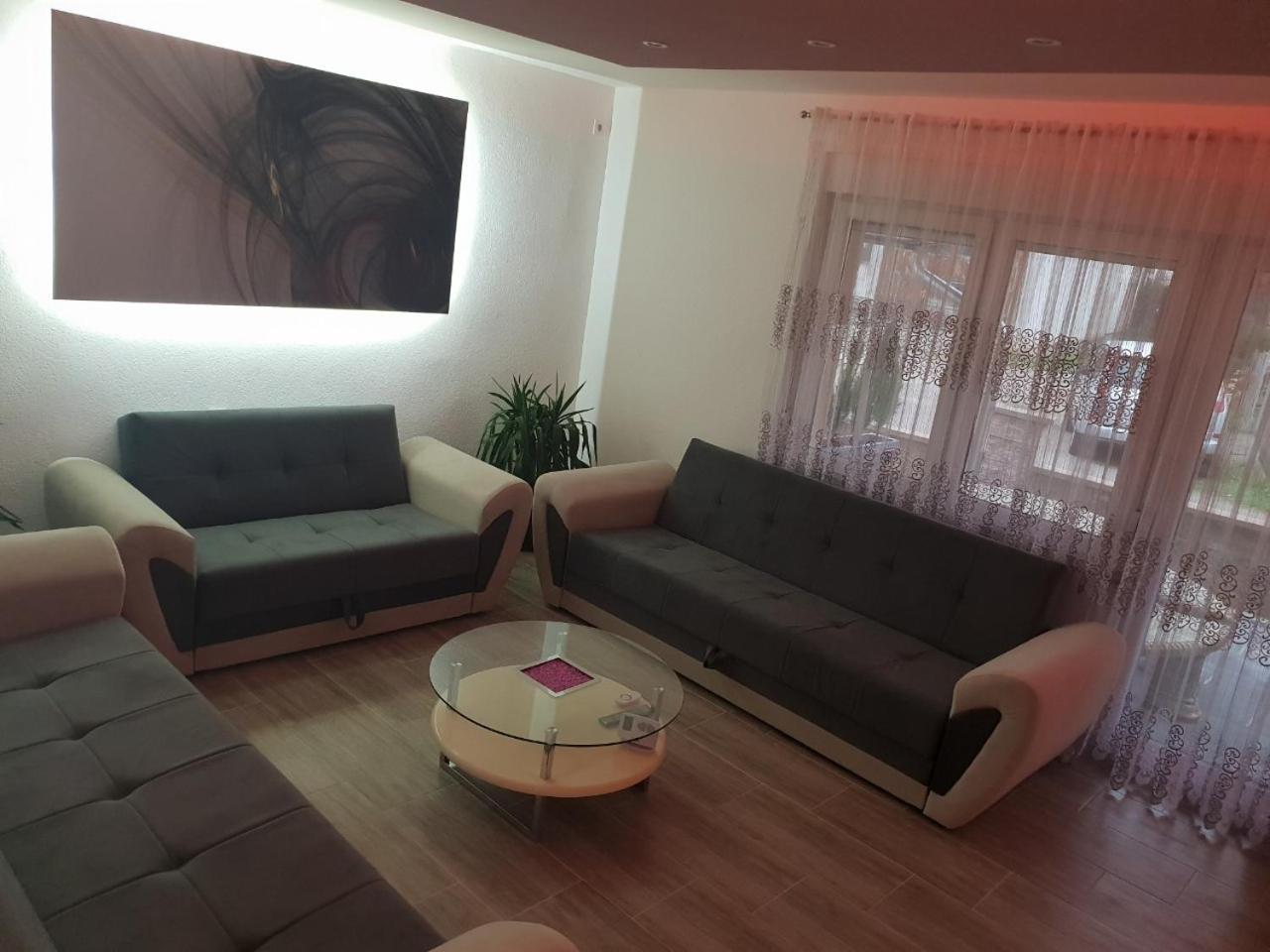 Kaca Apartmani 1 بانيا لوكا المظهر الخارجي الصورة