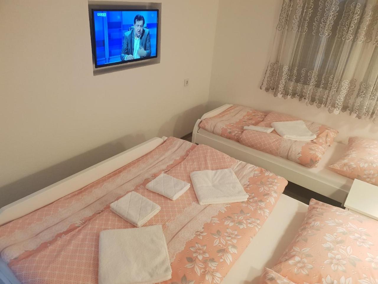 Kaca Apartmani 1 بانيا لوكا المظهر الخارجي الصورة