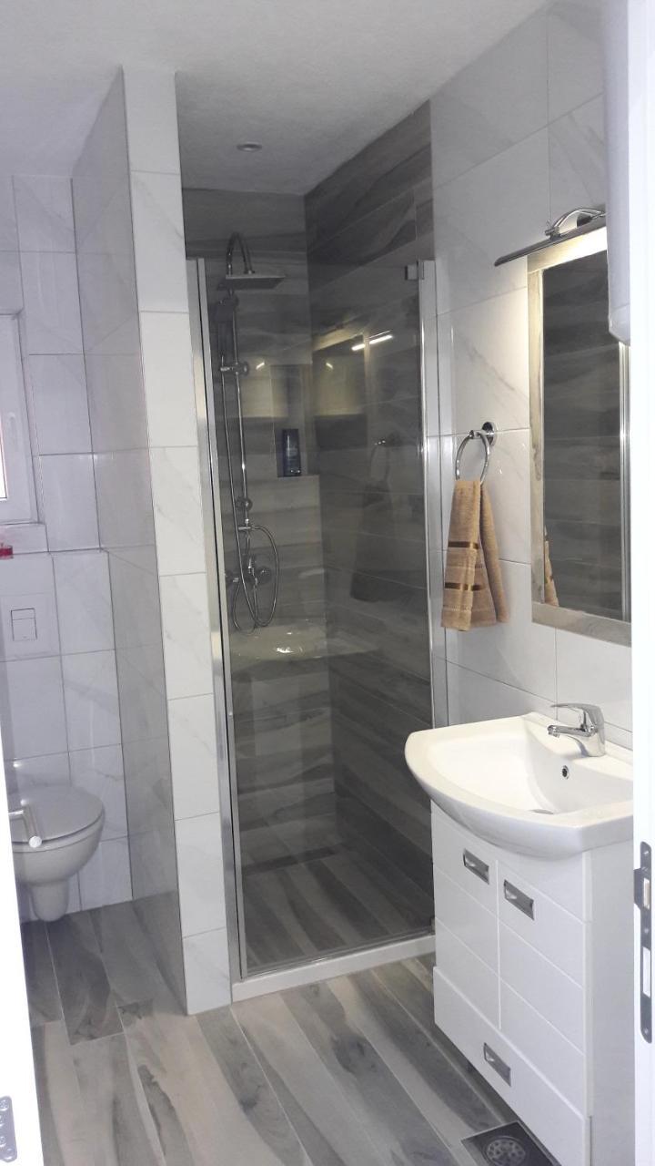 Kaca Apartmani 1 بانيا لوكا المظهر الخارجي الصورة