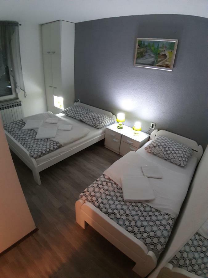 Kaca Apartmani 1 بانيا لوكا المظهر الخارجي الصورة