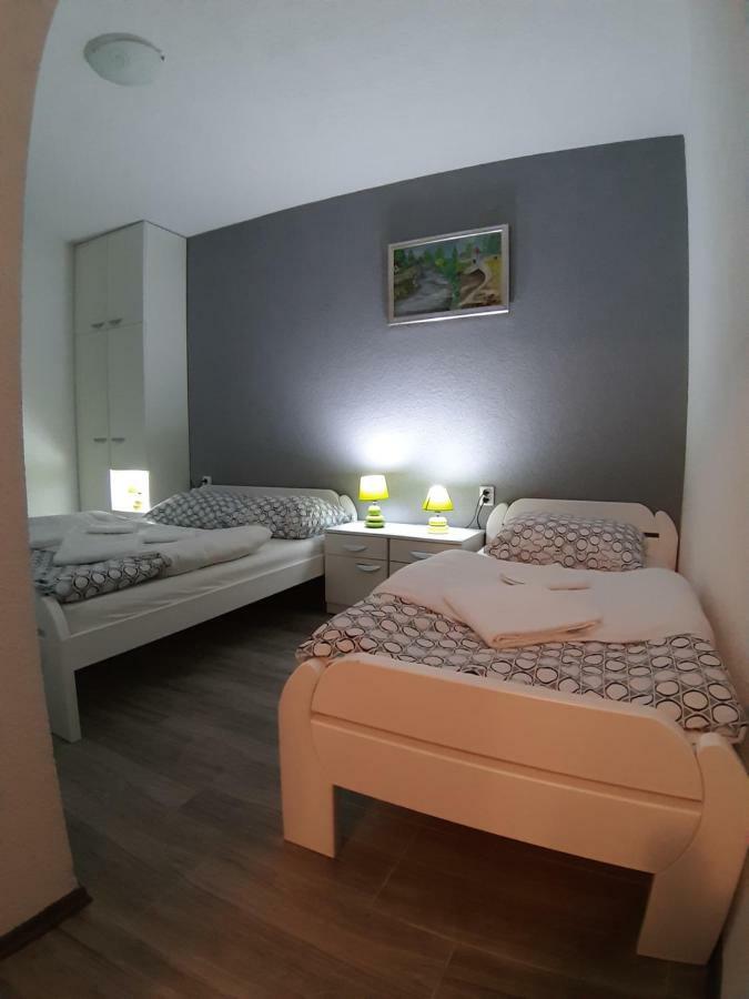 Kaca Apartmani 1 بانيا لوكا المظهر الخارجي الصورة