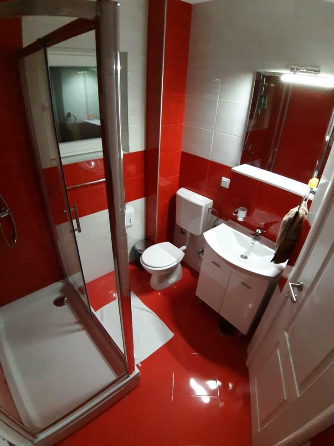 Kaca Apartmani 1 بانيا لوكا المظهر الخارجي الصورة