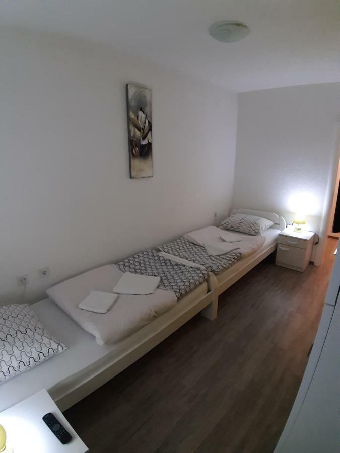 Kaca Apartmani 1 بانيا لوكا المظهر الخارجي الصورة