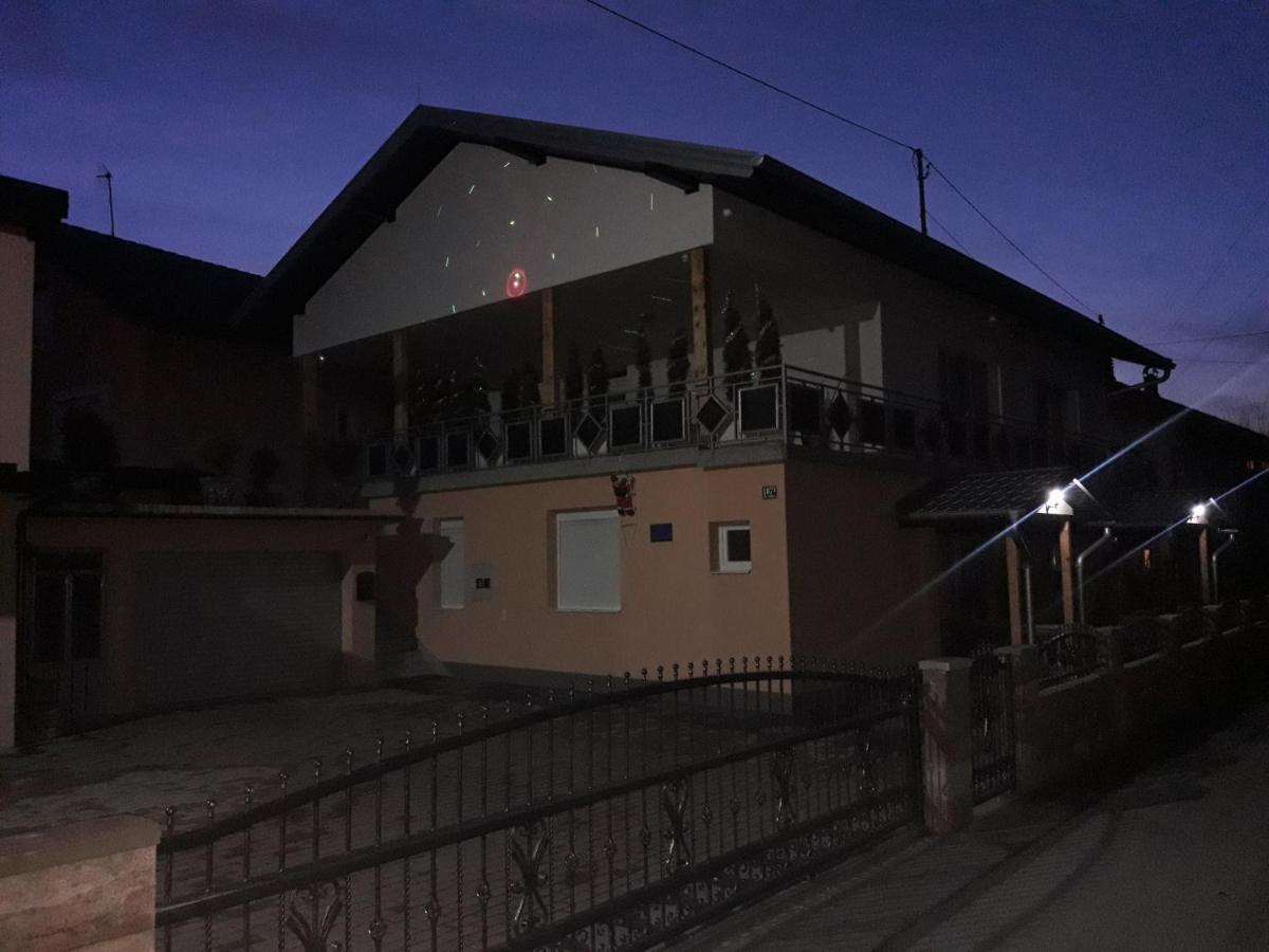 Kaca Apartmani 1 بانيا لوكا المظهر الخارجي الصورة